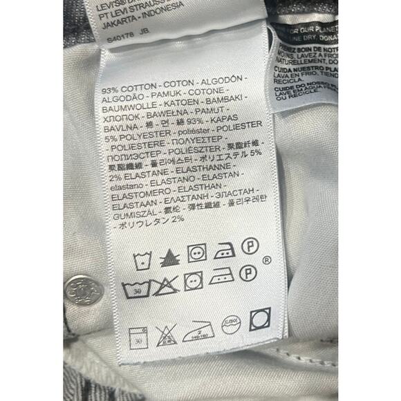 LEVI'S Wedgie Short Faded Black Denim Shorts Womens Style # 523600023 Size 29 - Picture 9 of 9